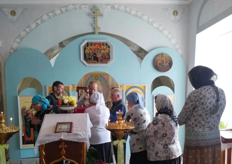 Всенощное бдение и Литургию на праздник Преображения Господня отслужил в Петропавловском храме с. Новопетропавловское Далматовского муниципального округа насельник Далматовской обители иеромонах Тимофей (Верзун)
