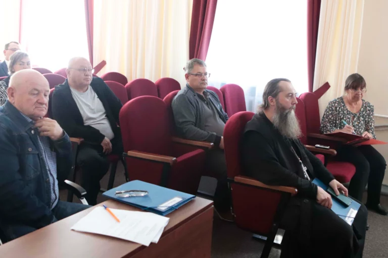 Наместник Далматовской обители игумен Варнава (Аверьянов) принял участие в заседании Общественной палаты Далматовского муниципального округа, состоявшемся в Большом зале администрации округа