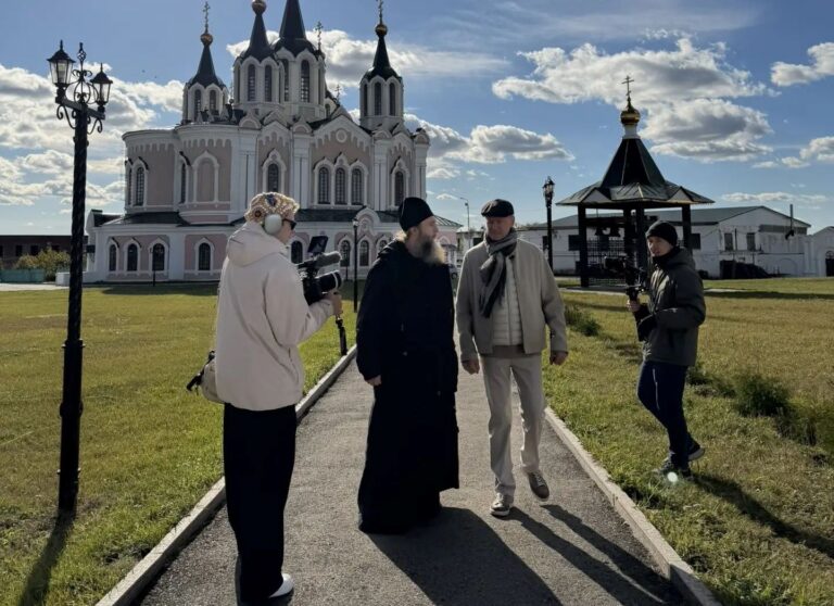 Наместник Далматовской обители, епархиальный древлехранитель игумен Варнава (Аверьянов) принял участие в съёмках на территории монастыря для авторской программы Алексея Новосёлова «Большой Урал. Поехали»