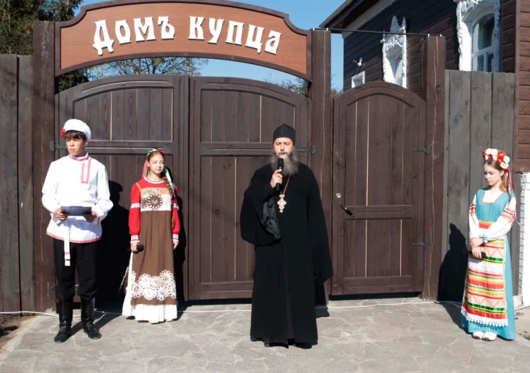 Епархиальный древлехранитель, наместник Далматовской обители игумен Варнава (Аверьянов) принял участие в торжественном открытии нового музейного комплекса «Дом купца» в г. Далматово